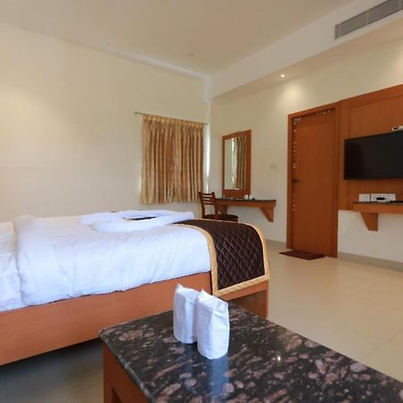 Hotel Ashok Palace Karūr Zewnętrze zdjęcie