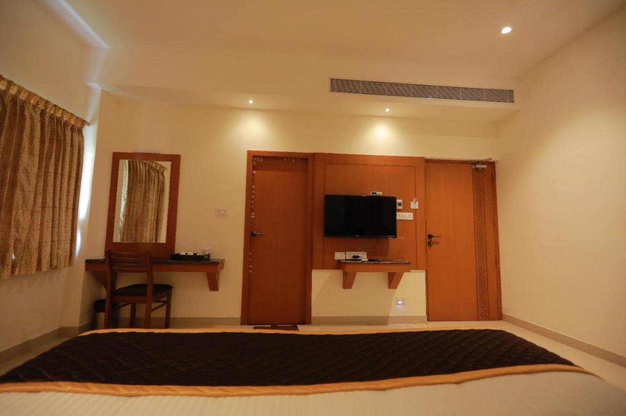 Hotel Ashok Palace Karūr Zewnętrze zdjęcie