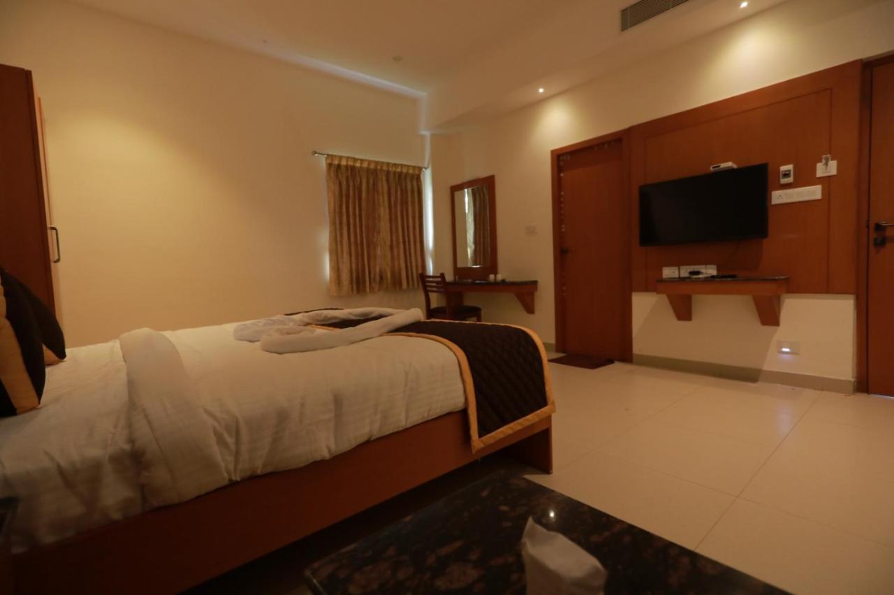 Hotel Ashok Palace Karūr Zewnętrze zdjęcie