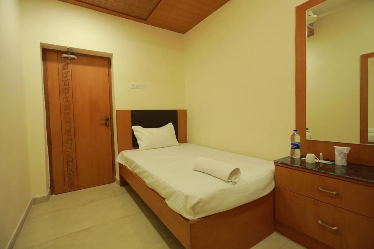 Hotel Ashok Palace Karūr Zewnętrze zdjęcie
