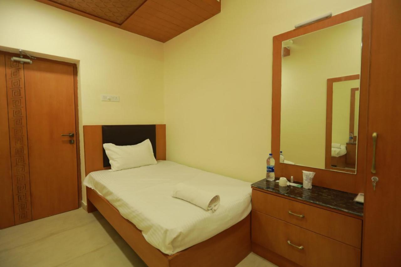 Hotel Ashok Palace Karūr Zewnętrze zdjęcie