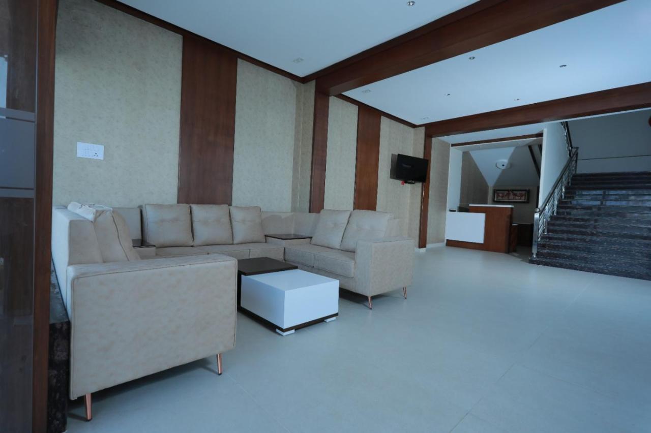 Hotel Ashok Palace Karūr Zewnętrze zdjęcie