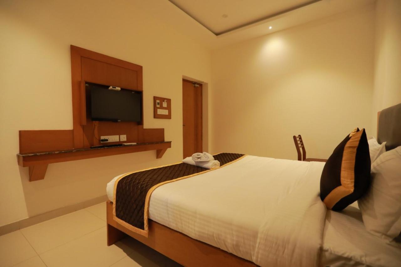 Hotel Ashok Palace Karūr Zewnętrze zdjęcie